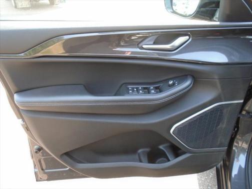 2022 Jeep Grand Cherokee L Altitude