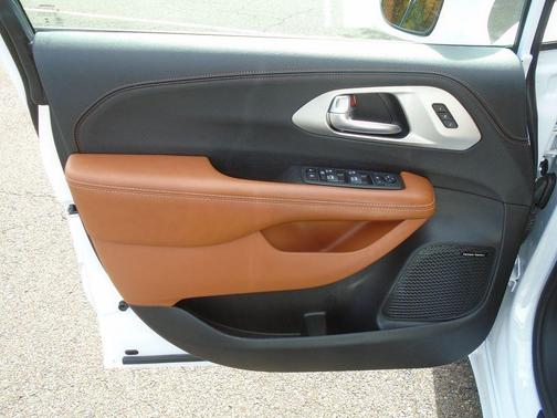 2024 Chrysler Pacifica L