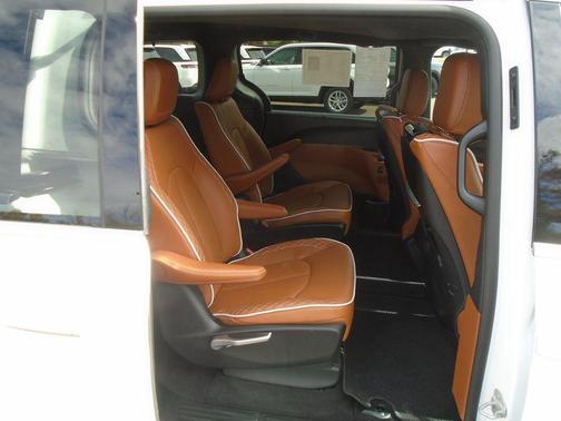 2024 Chrysler Pacifica L