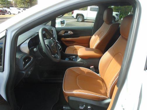 2024 Chrysler Pacifica L