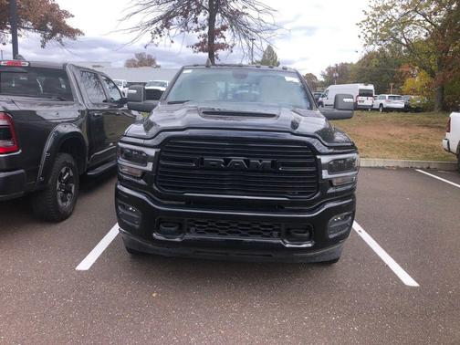 2024 RAM 3500 Laramie Crew Cab 4x4 8' Box