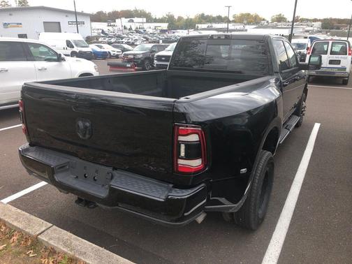 2024 RAM 3500 Laramie Crew Cab 4x4 8' Box