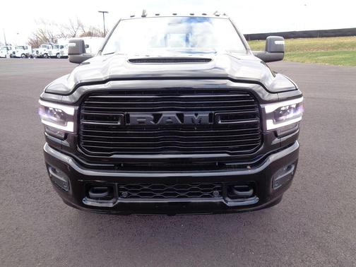 2024 RAM 3500 Laramie Crew Cab 4x4 8' Box