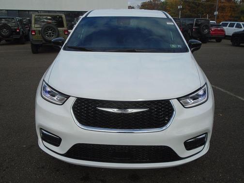 2026 Chrysler Pacifica L