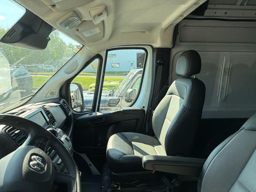 Bright White Clearcoat 2025 RAM ProMaster 2500 Tradesman