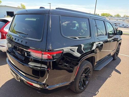 Diamond Black Crystal Pearlcoat 2025 Jeep Wagoneer Series II 4x4