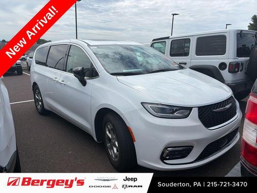 Bright White Clearcoat 2024 Chrysler Pacifica Limited