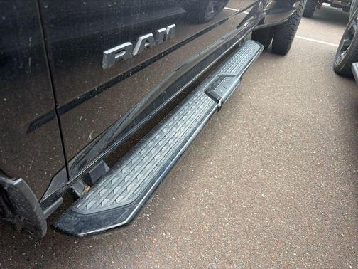 Diamond Black Crystal Pearlcoat 2023 RAM 3500 Big Horn Crew Cab 4x4 8' Box