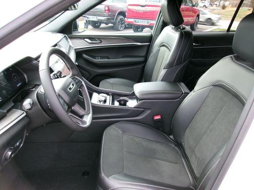 2026 Jeep Grand Cherokee Altitude