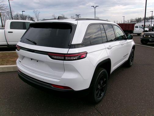 2026 Jeep Grand Cherokee Altitude