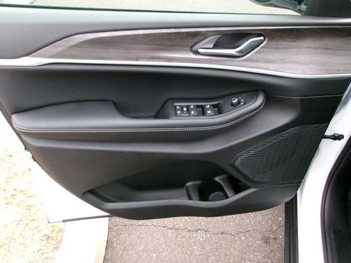 2026 Jeep Grand Cherokee Altitude