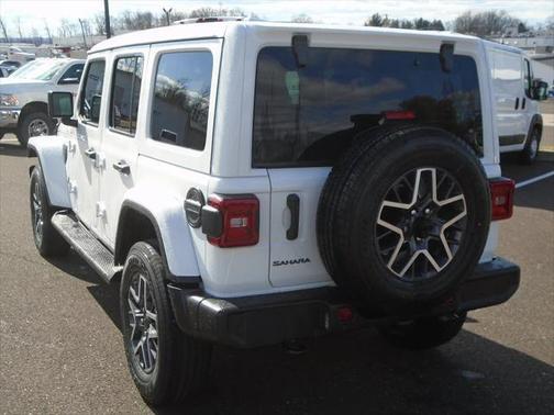 2025 Jeep Wrangler 4-Door Sahara 4x4