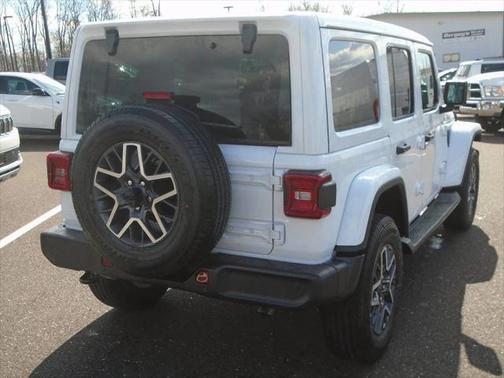 2025 Jeep Wrangler 4-Door Sahara 4x4