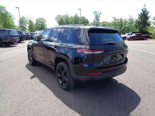 2022 Jeep Grand Cherokee Altitude