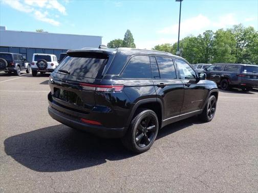 2022 Jeep Grand Cherokee Altitude