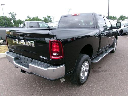 Diamond Black Crystal Pearlcoat 2025 RAM 2500 Big Horn Crew Cab 4x4 6'4' Box