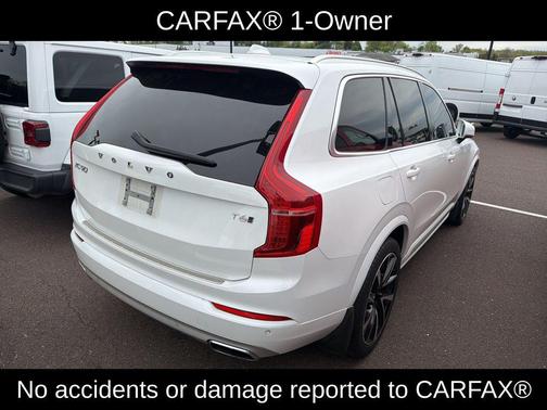Crystal White Metallic 2020 Volvo XC90 T6 Momentum