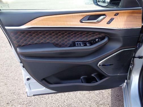 2022 Jeep Grand Cherokee Summit