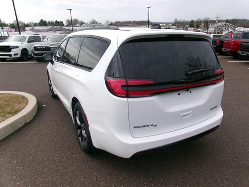 Bright White Clearcoat 2026 Chrysler Pacifica Limited