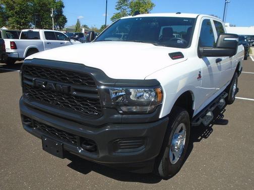 2024 RAM 3500 Tradesman Crew Cab 4x4 6'4' Box
