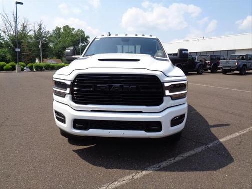 2024 RAM 3500 Laramie Crew Cab 4x4 8' Box