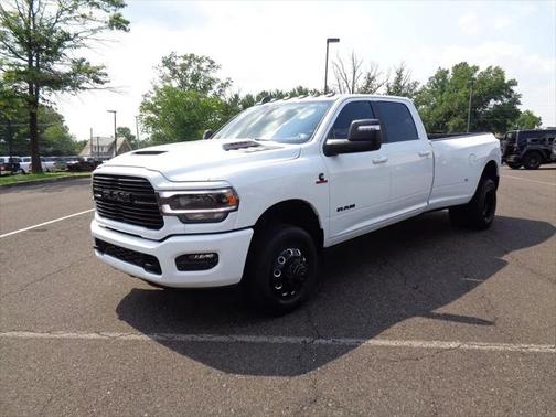 2024 RAM 3500 Laramie Crew Cab 4x4 8' Box
