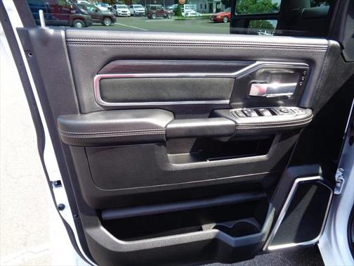 2024 RAM 3500 Laramie Crew Cab 4x4 8' Box