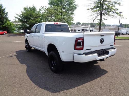 2024 RAM 3500 Laramie Crew Cab 4x4 8' Box
