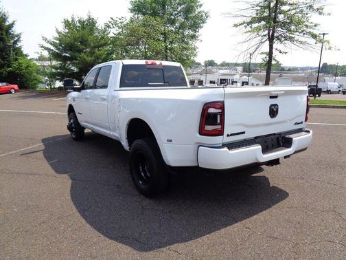2024 RAM 3500 Laramie Crew Cab 4x4 8' Box
