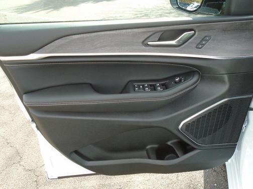 2025 Jeep Grand Cherokee Overland