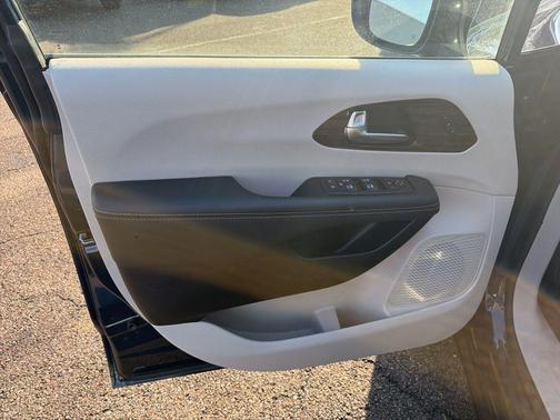 Fathom Blue Pearlcoat 2024 Chrysler Pacifica Limited