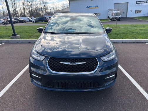 Fathom Blue Pearlcoat 2024 Chrysler Pacifica Limited