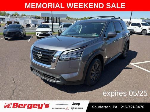 Gun Metallic 2022 Nissan Pathfinder SV 4WD