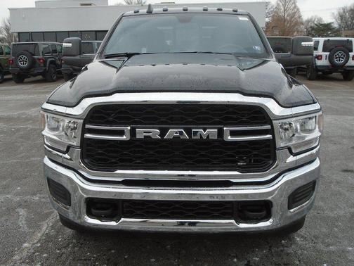 2024 RAM 2500 Tradesman Crew Cab 4x4 6'4' Box