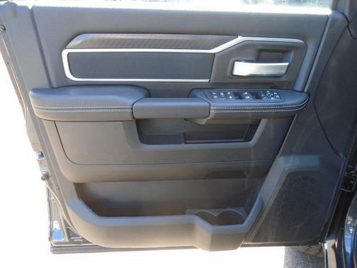 2025 RAM 2500 Big Horn Crew Cab 4x4 6'4' Box