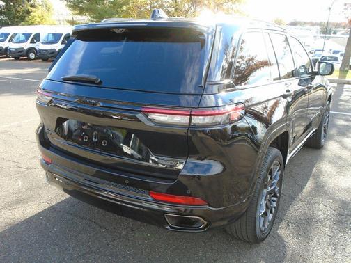 2024 Jeep Grand Cherokee Summit