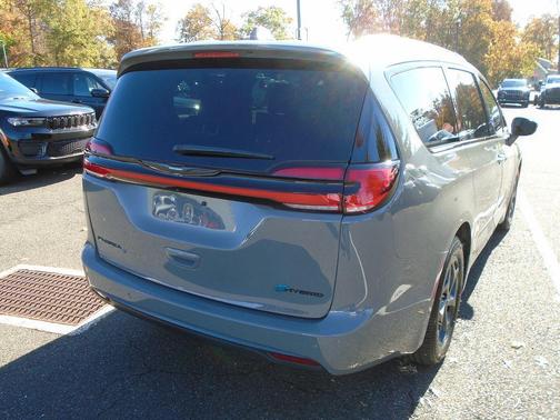 2021 Chrysler Pacifica Hybrid Touring L