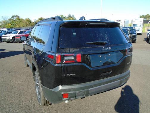 Diamond Black Crystal Pearlcoat 2026 Jeep Cherokee Limited