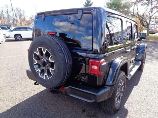 2025 Jeep Wrangler 4-Door Sahara 4x4
