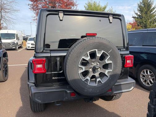 2025 Jeep Wrangler 4-Door Sahara 4x4