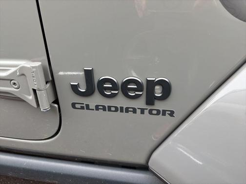 2022 Jeep Gladiator Willys 4x4