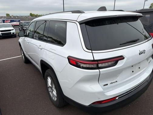 Bright White Clearcoat 2023 Jeep Grand Cherokee L Laredo