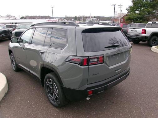 2026 Jeep Cherokee Laredo 4x4