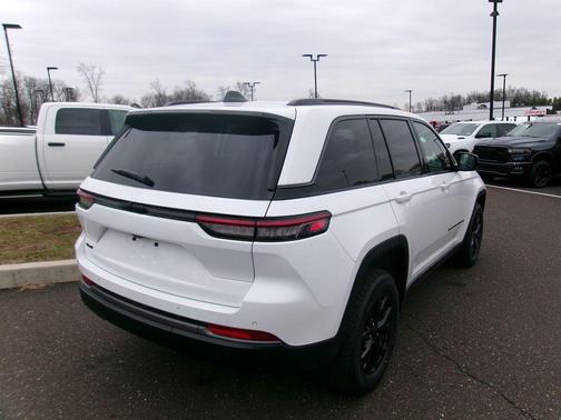 2026 Jeep Grand Cherokee Altitude