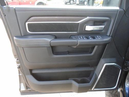 2025 RAM 2500 Laramie Crew Cab 4x4 6'4' Box