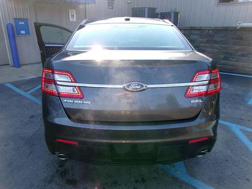 2016 Ford Taurus SEL