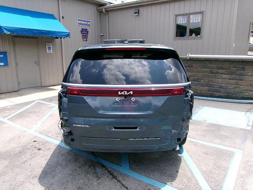 2024 Kia Carnival EX