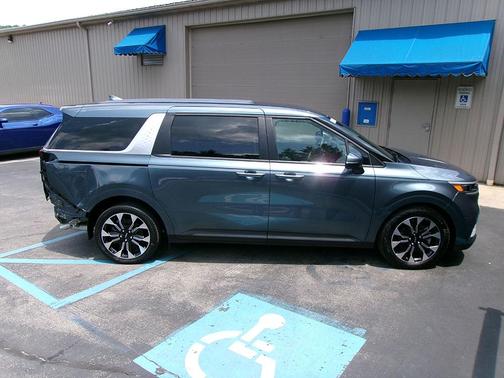 2024 Kia Carnival EX