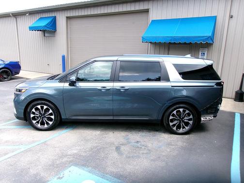 2024 Kia Carnival EX