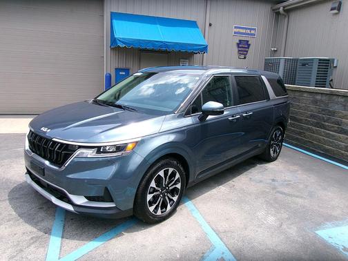 2024 Kia Carnival EX